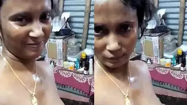 Sexy Desi chick with medium XXX tits records selfie video for BF