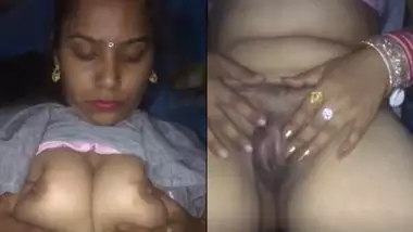 Sexy Desi Bhabhi pussy show selfie