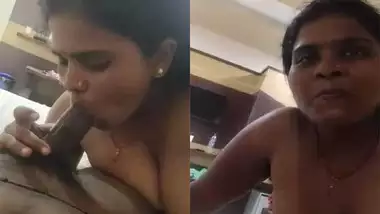 Sexy blowjob by mature Indian Bhabhi