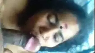 Aged Bangla maid eating cum MMS sex movie