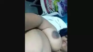 Desi Mature Bhabhi Masturbating