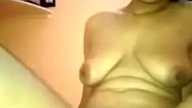 Lewd Indian GF rides her paramours dong video