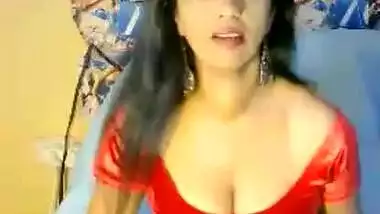 Desi Bhabhi Cam Aunty Hot Show Removing Jacket and Show Boobs Pussy and Ass Hole