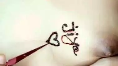 Indian girl putting mehendi on nude body viral MMS