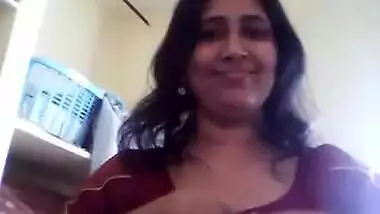 The hot and erotic aunty boobs on a webcam