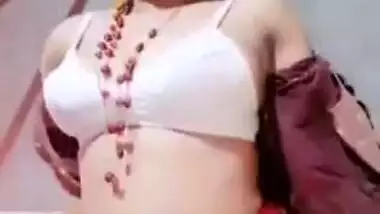 Fetching Desi girl exposes succulent XXX melons and fingers pussy