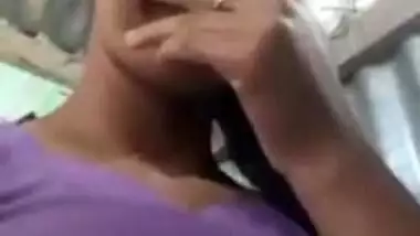 Bangladeshi girl showing her boobs on video call