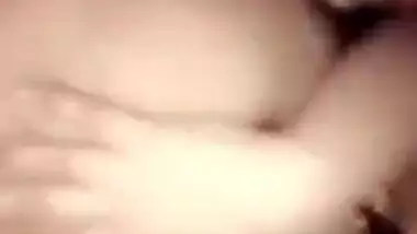 Extremely Sexy Paki Babe Fingering & Moaning