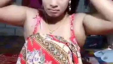 Desi female sees no problems with XXX posing and sex boob flashing