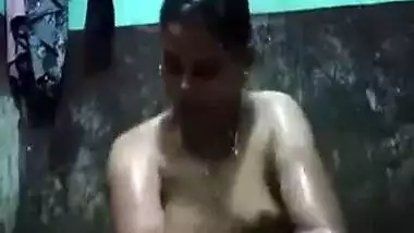 Desi Chennai Bhabhi Shower