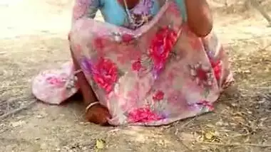 Mature Aunty Out Door pee Record By Husband