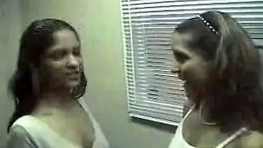 Indian twins show off their lesbian side - KU