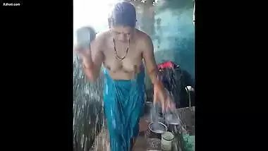 Village Bhabi bathing 4 Clips