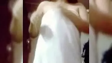 Desi bhabi show her nude body