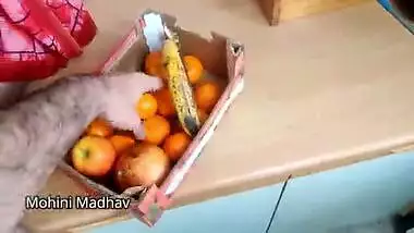 XXX indian desi fruit seller aunty fucked hard by customer's big dick in hot saree hindi audio | Mohini Madhav