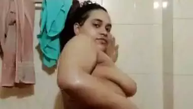 Chubby babe fully Nude showing Big Naked Boobs and Ass
