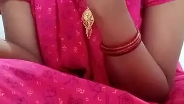 Bengali Boudi In Desi Bahu Massaging Her Big Boobs And Showing Her Pussy!!