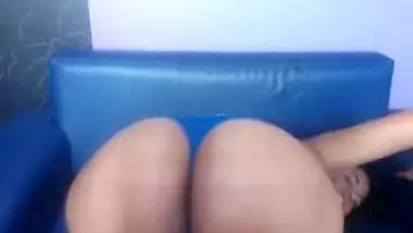 Cute Latina Shaking Her Gigantic Ass on Cam