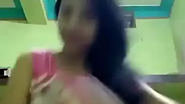 Indian girlfriend pussy show MMS video