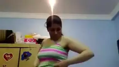 pakistani wife in dubai dancing