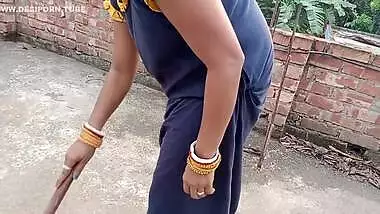 Fucking Bengali Bhabhi In Rooftop Room Hard In Standing Doggy Until Creampie - Morning Sex And Bengali Boudi