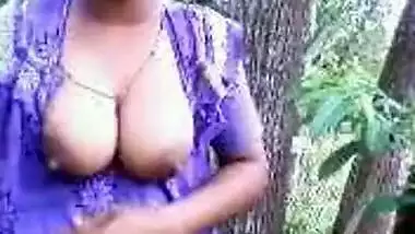 Hot Mallu Bhabhi Showing Boobs And Pussy To Lover In Forest