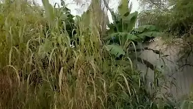 Pervert bangs his brother’s GF in the bushes