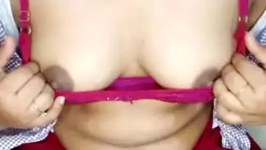 Indian sexy bhabhi doing fingering in pussy