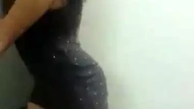 Sexy hot desi girl dancing with big boobs and round ass juicypussy69.blogspot.in