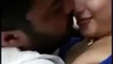 Desi cute girl kissing sn in hotel