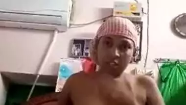 Indian Bhabhi fingering pussy on selfie cam