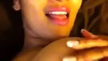 Desi Girl Touches herself and Says Come Take Me