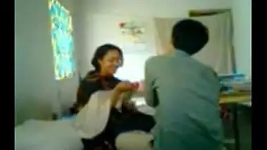 Desi mature porn clip of unsatisfied Pune bhabhi with devar