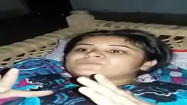 Hot Punjabi aunty flaunting her cunt