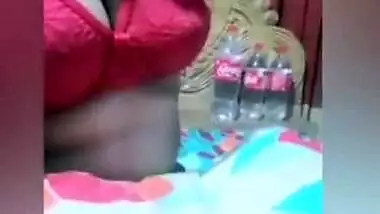 Desi sexy bhabi shwo her boobs