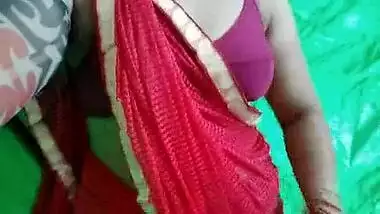 Indian Pyari Wife Hairy Pussy Playing With Condoms