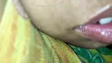 Desi indian village babhi ko dever ne nange boobs dekh liye baad me dever ne choda