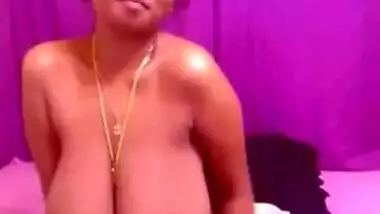Pooja Bhabhi has big boobs