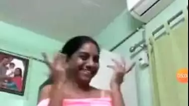 Bhabi Showing Her Big boobs (Updates)