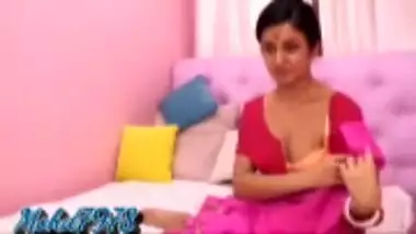 Indian Wife Stripping Saree To Show Big Boobs And Masturbate