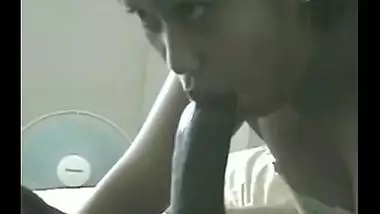 Sexy Indian college teen girl sex video sucking cock