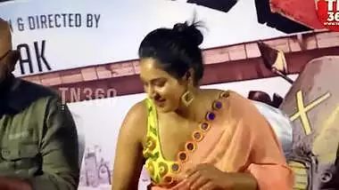 Curvy, Dusky Bitch Indhuja Ravichandran moaning