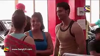Beautiful Reema Vohra & Other Sexy Aunty Huge Boobs Scene from CP a special gim show