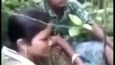 Desi mms sex videos, caught as devar fuck bhabhi outdoor In the jungle