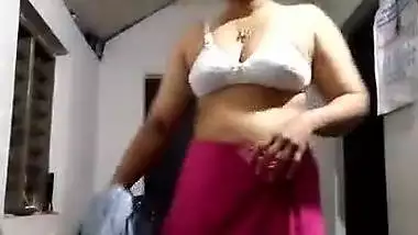 Sexy Tamil aunty need dick