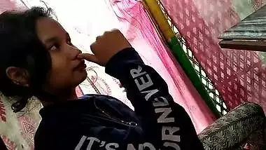 Assamese Desi teen XXX girl giving a good blowjob outdoors MMS