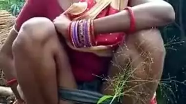 Odia Bhabhi pissing outdoors selfie video
