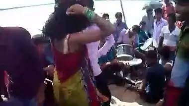 Desi Girl Piknik dance on boot