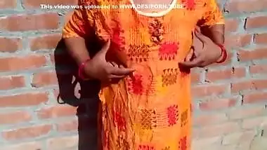 Indian Hot Bhabhi Ko Diwar Ke Piche Bulakar Mast Chudai Ki - Hot Indian And Indian Bhabhi