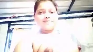 Bulky Bhabhi topless show selfie web camera clip